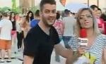 „Riscurile“ meseriei de reporter, la mare de 1 mai: Ce îi face un tânăr unei jurnaliste