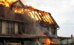 Trei case din Craiova au fost mistuite de flăcări. Află ce a provocat incendiul