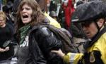 Românii au ieşit la grătar, Europa a ieşit în stradă. Măsurile de austeritate i-au scos la proteste pe europeni