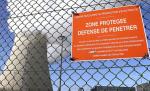 Un militant Greenpeace, arestat după ce a intrat într-o centrală nucleară franceză cu o parapantă