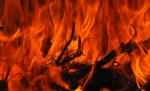 Incendiu puternic în Braşov. Zeci de pompieri au fost solicitaţi pentru stingerea a 150 de hectare de teren