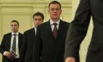 Ultimul scapă turma. Toţi consilierii şi secretarii de stat ai lui Ungureanu demisionează înainte de a veni Ponta