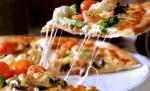 Despăgubiri de 2,5 milioane de dolari pentru că şi-a perforat esofagul cu un os găsit în pizza