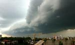 Furtuni cu tunete şi fulgere, în mai multe oraşe ale ţării. Avertizările meteorologilor s-au adeverit. Cum va fi vremea în restul săptămânii