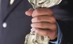 Primarii PDL nu vor să dea înapoi nici un bănuţ. Sunt hotărâţi să dea statul în judecată, dacă li se vor lua banii primiţi de la guvernul Ungureanu