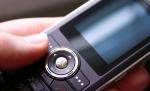 Un bărbat a violat o tânără şi şi-a uitat telefonul în casa acesteia