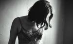 A distrus viaţa a două femei şi vrea să scape nepedepsit. Una dintre victime e gravidă în şapte luni