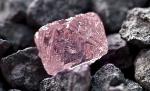 Cel mai mare diamant roz, scos la licitaţie. Cât valorează piatra