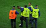 Finala Europa League, întreruptă de doi spectatori ce doreau "Justice for Craiova"