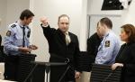Anders Breivik, "atacat" cu un pantof la proces de către ruda uneia dintre victime