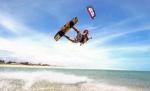 Mamaia, „invadată“ de aventurieri. Vântul puternic le-a priit de minune