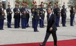 Francois Hollande a fost învestit în funcţia de preşedinte al Franţei