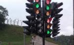 Imposibil să traversezi în siguranţă: Semaforul care îi pune în impas pe şoferii chinezi