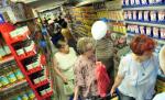 Pe ce dăm banii: Românii cheltuiesc tot mai mult pe mâncare, în vreme ce occidentalii, pe locuinţă