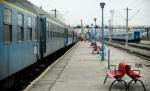 Infrastructura "prăbuşeşte" CFR-ul. Numărul pasagerilor care merg cu trenul s-a înjumătăţit