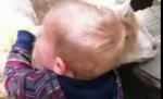 Te va face să zâmbeşti toată ziua. Cum reacţionează un puşti aflat pentru prima dată la zoo