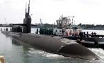 Şase oameni au fost răniţi după ce un submarin nuclear american a luat foc 