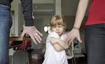 Psihiatra de origine română care are nevoie de psihiatru. A furat un copil din România, pentru ca mama ei moartă să se reîncarneze în el