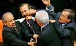 Şi-au cărat pumni şi picioare în Parlament. Un deputat a ajuns la spital