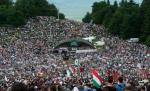 Mesaj la pelerinajul maghiarilor de pe Şumuleul Mic: Nu criza să îi sperie pe oameni, ci lipsa de credinţă
