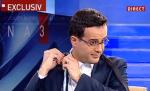 Mihai Gâdea i-a dăruit cravata de la gât sopranei Angela Gheorghiu. "Vedeţi cât de fin îl fac pe un bărbat să arate şi mai bine"