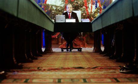 Guvernul: Zvonurile privind remanierea, false. Boc se vede cu parlamentarii PDL. Restructurare abia la toamnă