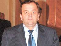 Flutur îl ameninţă pe Olteanu cu o plângere penală 