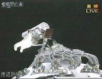 Prima ieşire în spaţiu a unui astronaut chinez, încheiată cu succes
