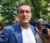 Becali a mers la DNA, ca să nu îl ridice procurorii ca pe Piţurcă: Nici nu am dat mâna cu ei