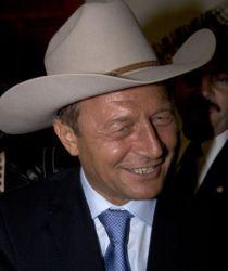 Băsescu: Criza financiară a fost generată de corupţia ?băieţilor deştepţi? de la Harvard şi Oxford