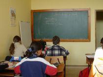 Braşov. Profesor, acuzat că vine băut la ore şi le vorbeşte copiilor despre sex