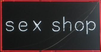 Afară cu sex-shopurile! Bucureştiul pe calea virtuţii (FOTO)
