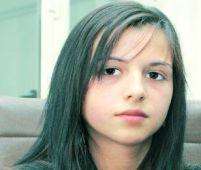 Eleva porno rupe tăcerea: Fac sex ca să le demonstrez părinţilor mei că mă descurc singură!