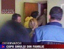 Micuţi smulşi din braţele părinţilor şi bruscaţi chiar de angajaţii de la Protecţia Copilului