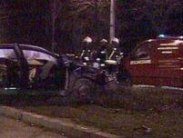 Patru tineri au scăpat cu viaţă, după ce maşina în care se aflau s-a rostogolit la peste 200 km/h