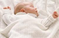 Mamă la 13 ani. Relaţia dintre adolescenţii-părinţi s-a petrecut în casa asistenţilor maternali