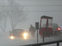 O femeie a murit şi 800.000 de locuinţe, în beznă din cauza unei furtuni de zăpadă în SUA