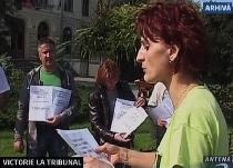 Mama tripleţilor care primea indemnizaţie pentru un singur copil a câştigat procesul cu statul