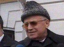 Ion Iliescu, agresat din nou. Fostul preşedinte, atacat cu ouă de un fost deţinut politic (VIDEO)