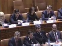 Schimb de ştafetă între miniştri. Criză, proteste şi taxe mărite - moştenirea Cabinetului Boc