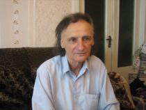 Poeţi, intelectuali şi artişti ieşeni participă la funeraliile lui Grigore Vieru