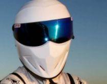 Identitatea celebrului Stig a fost deconspirată. Realizatorii Top Gear sunt furioşi (Foto)