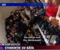 Studenţii de la Spiru Haret aşteaptă ore în şir pentru a intra la examene