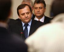Flutur: Îngheţarea salariilor e o variantă, dar decizia nu a fost încă luată

