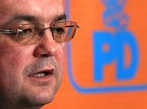 PNL: Boc foloseşte autoturismul Guvernului în campanie electorală