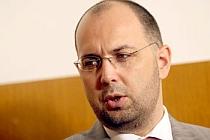 UDMR: Empatia lui Băsescu pentru comunitatea maghiară se opreşte la palincă şi kurtos kolacs