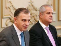 Geoană vrea să îl convingă pe Adrian Năstase să renunţe la candidatura la prezidenţiale

