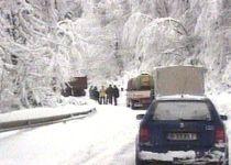 Primăvară cu ninsoare şi noi avertizări hidrologice. Vezi prognoza meteo

