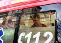 Infotrafic. Un bătrân a murit, după ce maşina pe care o conducea s-a izbit de un autotren
