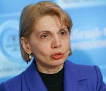 Daniela Popa, pe post de zonă neutră între scaunele lui Năstase şi Anastase
